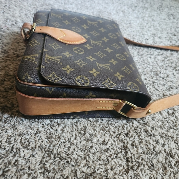 Louis Vutton Monogram Cartouchiere GM - Picture 8 of 14